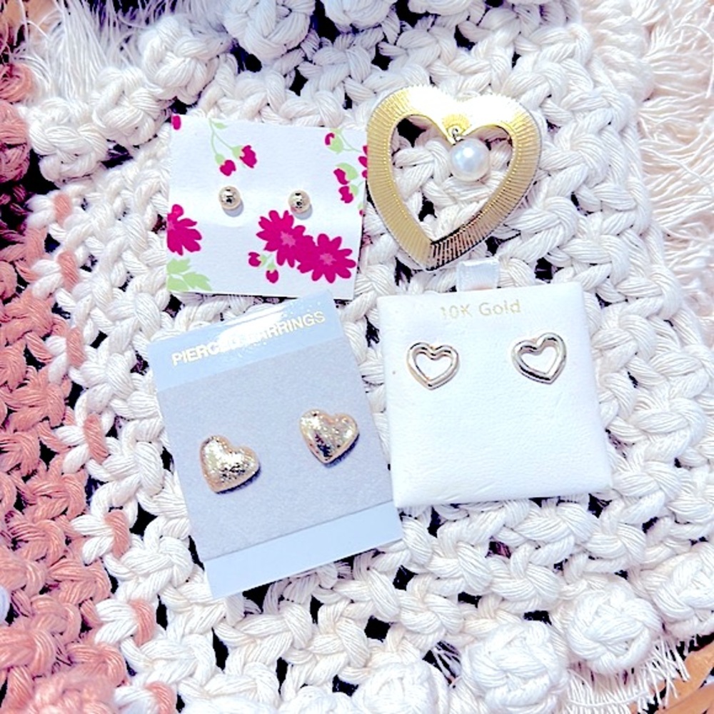 💕Sweet 4pc Gold_Tone Heart Shaped Jewelry Bundle Set: 3pc Earrings +Brooch Pin